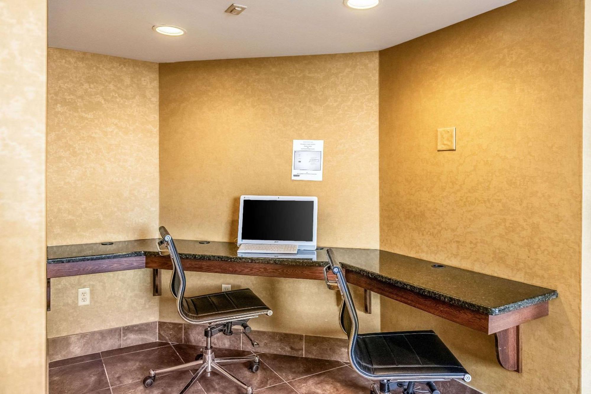 Quality Inn & Suites Seville Eksteriør bilde