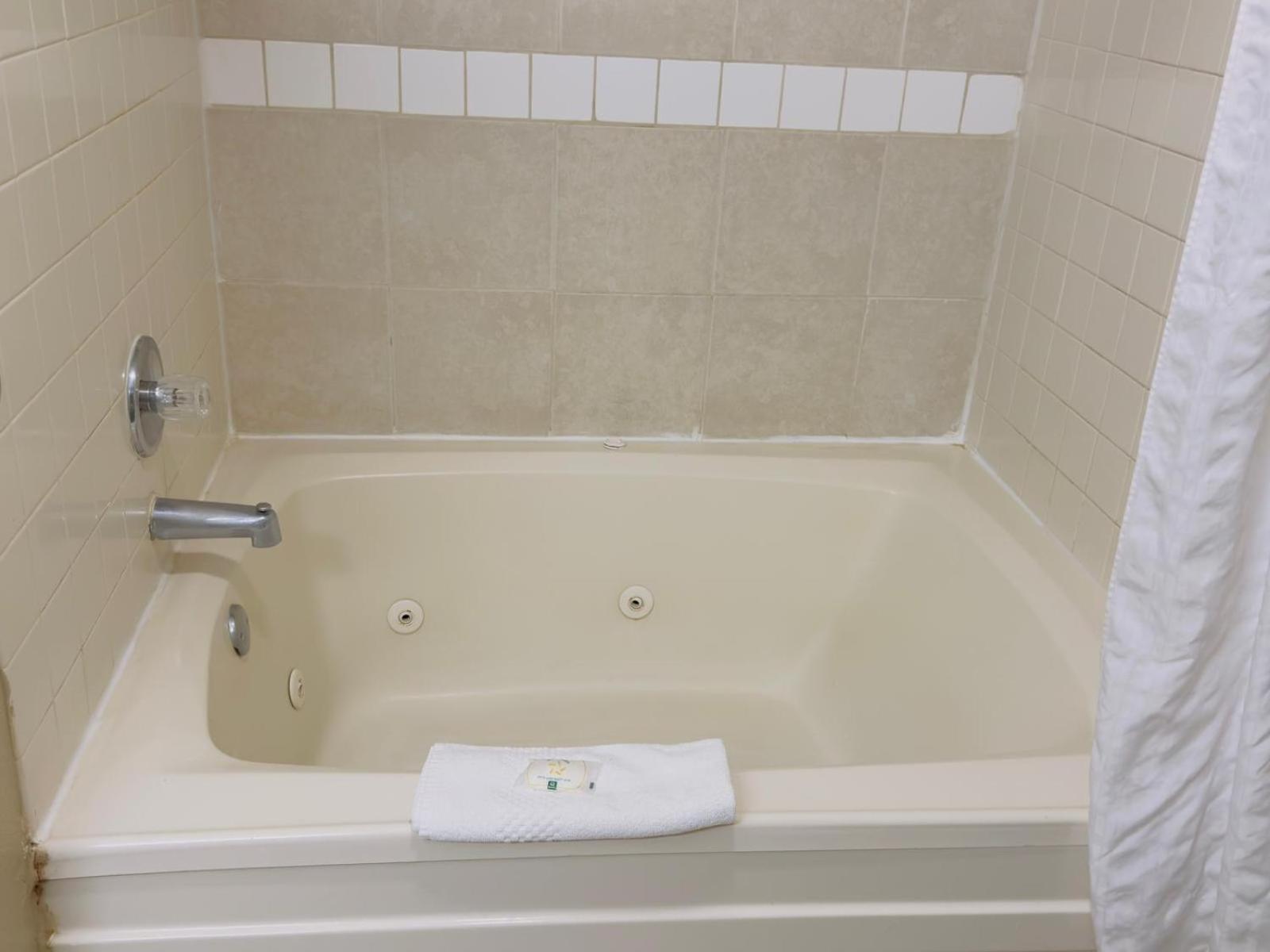 Quality Inn & Suites Seville Eksteriør bilde